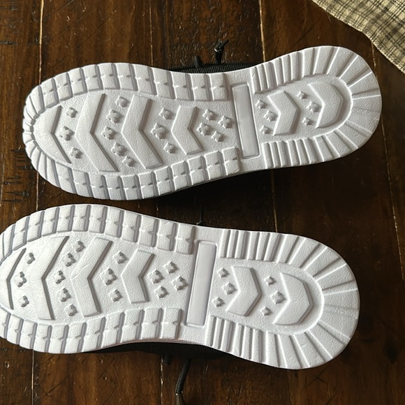 Women’s shoes - Picture 3 of 3